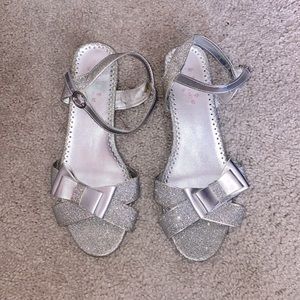 Wonder kids silver sparkle short heels